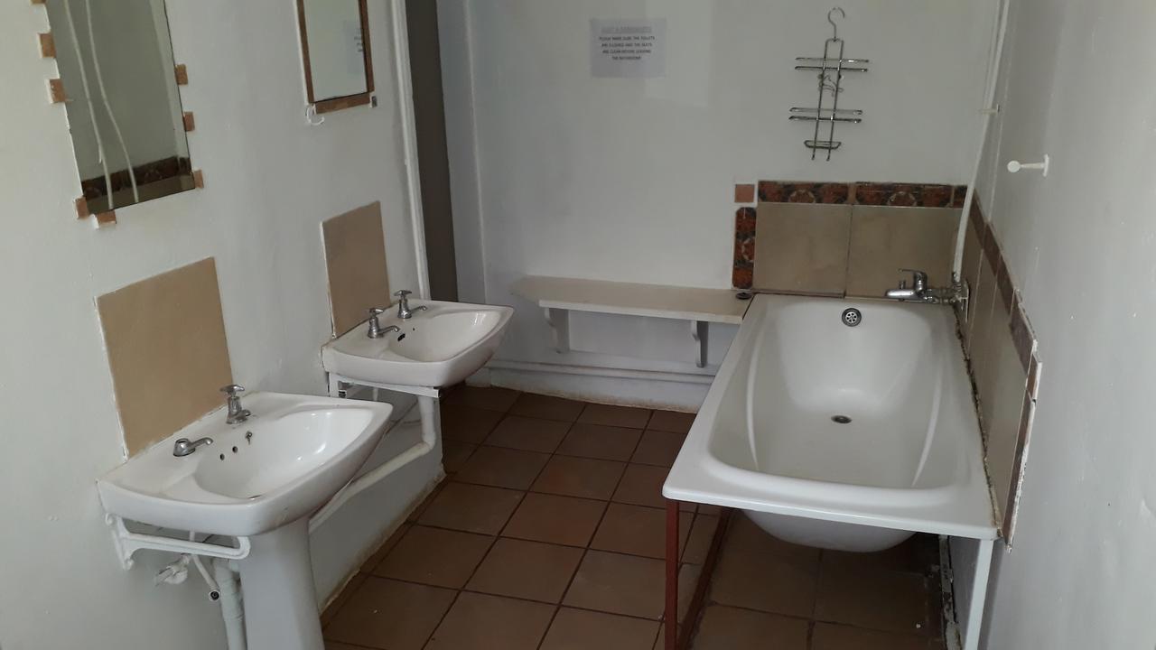 Paljas Backpackers Hotell Potchefstroom Eksteriør bilde