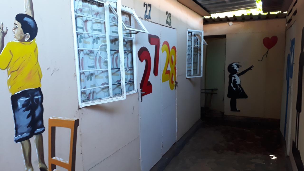 Paljas Backpackers Hotell Potchefstroom Eksteriør bilde
